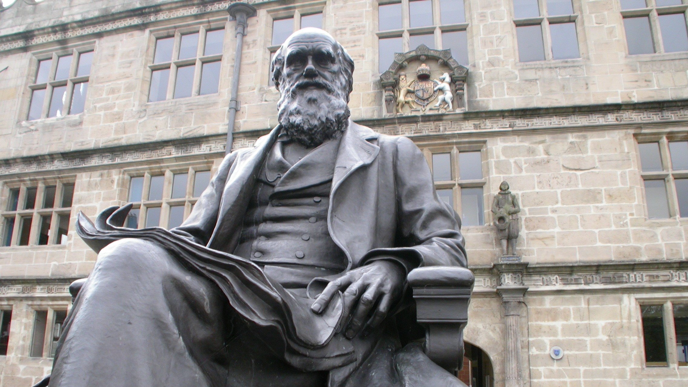 Perbedaan Mendasar Antara Teori Evolusi Darwin, Lamarck, dan Weismann