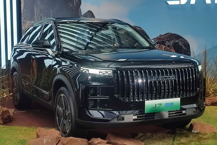 Infrastruktur EV Kurang Siap, Mobil Hybrid Lebih Sesuai untuk Pasar Jawa Timur