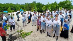 Duta Besar AS Serukan Penanaman Bakau oleh Pemuda dari 11 Negeri di Hutan Mangrove Presiden Batam